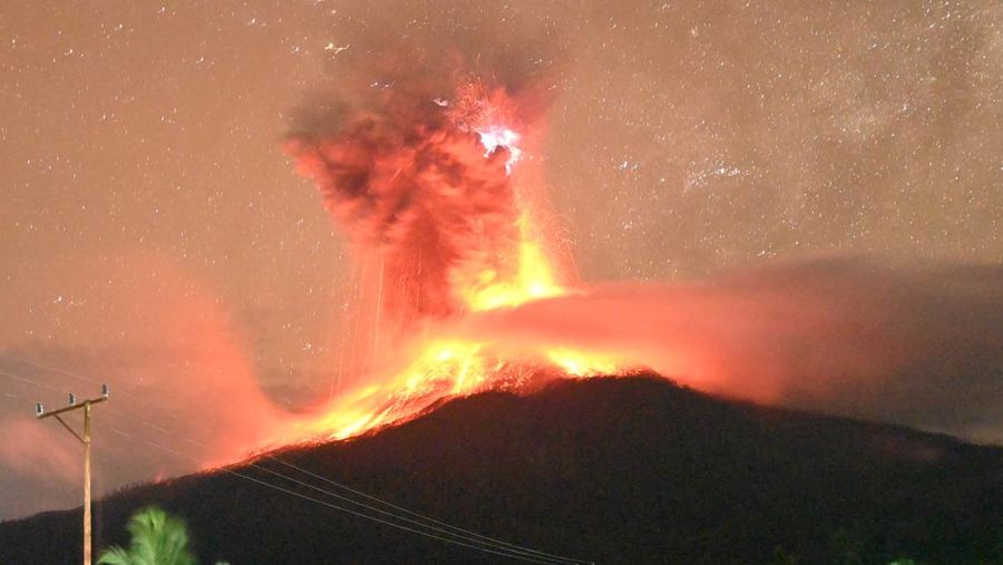 Gunung Lewotobi Erupsi Lagi