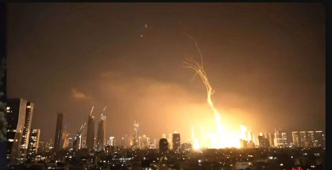 Iran Serang Israel dengan Ratusan Rudal Balistik