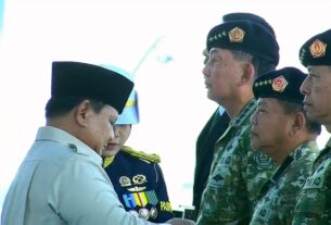 Prabowo Anugerahkan Jenderal Kehormatan Bintang Empat kepada 5 Tokoh Purnawirawan TNI