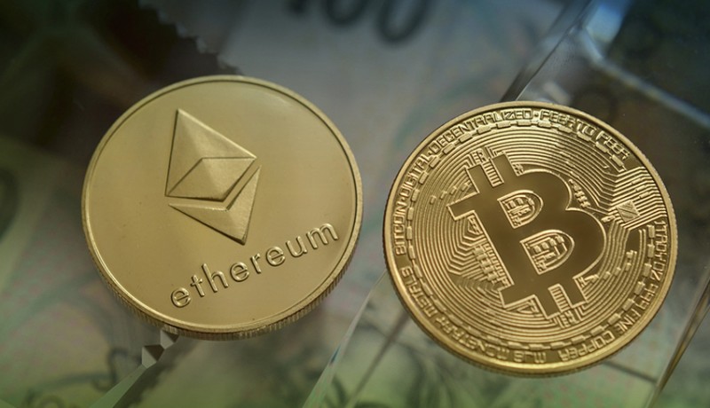 Grafik kenaikan harga Bitcoin dan Ethereum pada 5 Agustus 2025